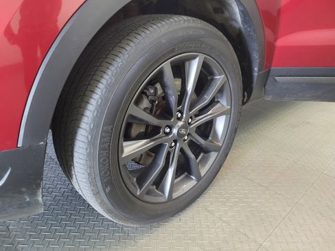 Used 2018 Ford Explorer XLT w/ Equipment Group 202A AWD/4WD image 31