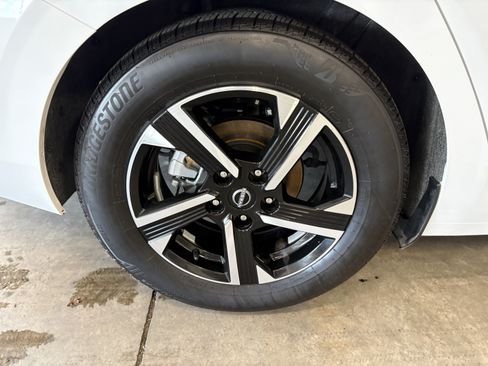 Used 2024 Nissan Sentra SV FWD image 27