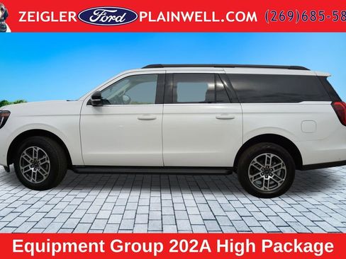 Used 2025 Ford Expedition Max Active AWD/4WD image 2