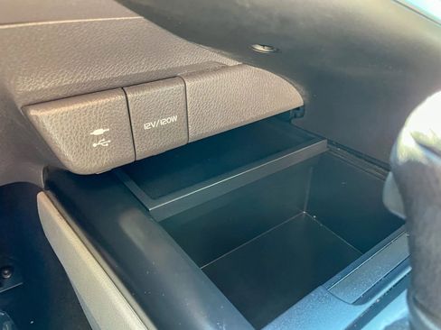 Used 2018 Toyota Camry LE image 31