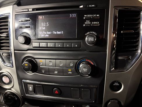 Used 2018 Nissan Titan SV AWD/4WD image 15