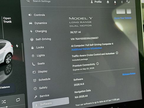 Used 2024 Tesla Model Y Long Range AWD/4WD image 18