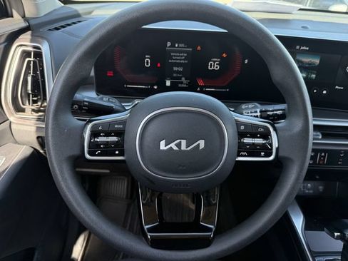 Used 2025 Kia Sorento LX FWD image 12