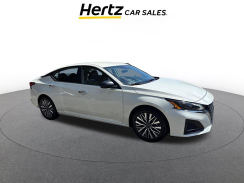 Used 2025 Nissan Altima 2.5 SV image 1