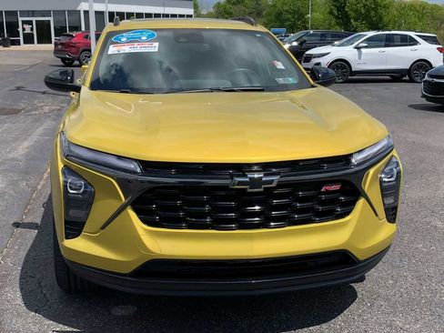 Certified 2024 Chevrolet Trax RS w/ Sunroof Package FWD image 3