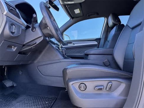 Used 2023 Volkswagen Atlas Cross Sport SE w/ Black Wheel Package image 18