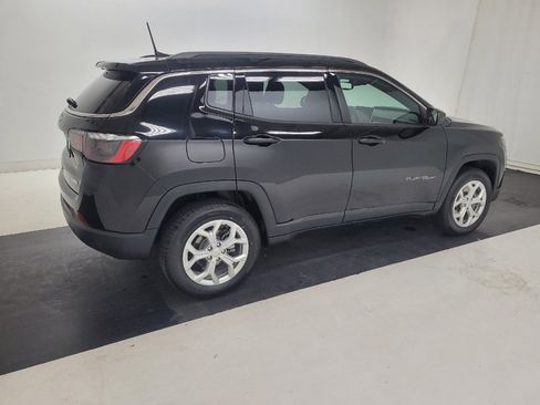Used 2024 Jeep Compass Latitude AWD/4WD image 10