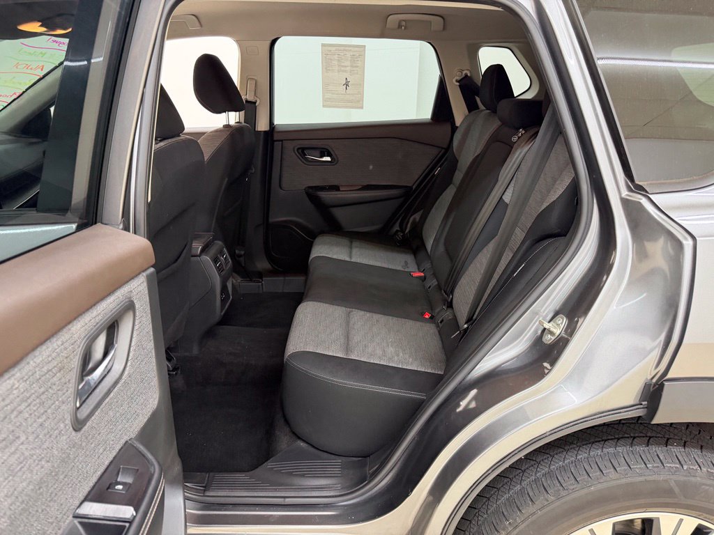 Used 2021 Nissan Rogue SV AWD/4WD image 15