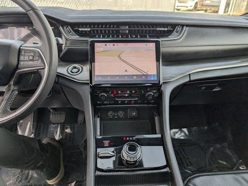 Used 2024 Jeep Grand Cherokee L Limited w/ Luxury Tech Group II image 4