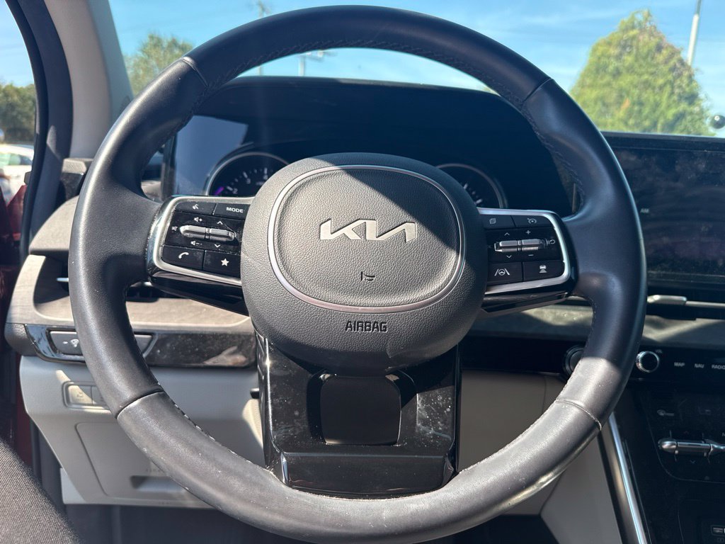 Used 2024 Kia Carnival EX FWD image 7