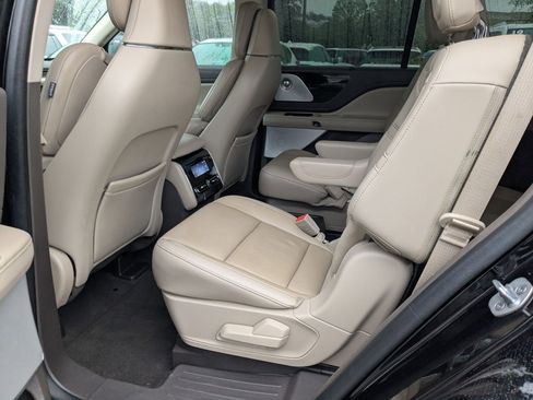 Used 2023 Lincoln Aviator Reserve w/ Equipment Group 201A AWD/4WD image 20