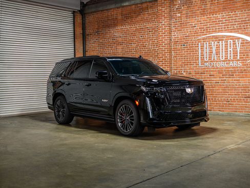 Used 2024 Cadillac Escalade V w/ LPO, Floor Liner Package image 4