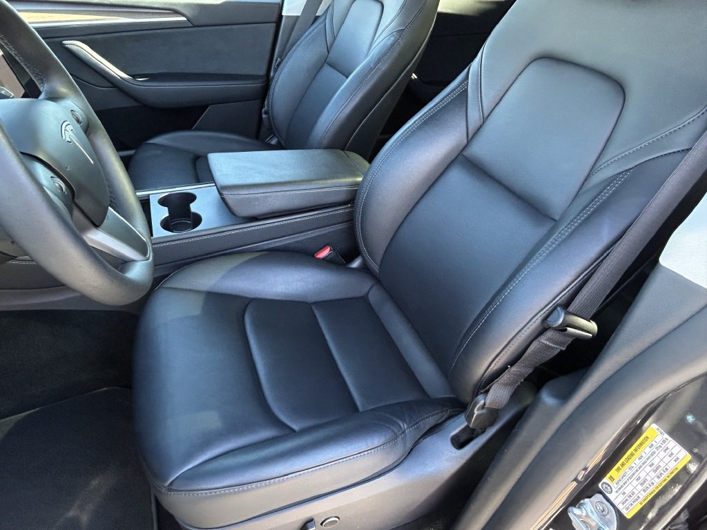 Used 2025 Tesla Model Y Long Range RWD image 21