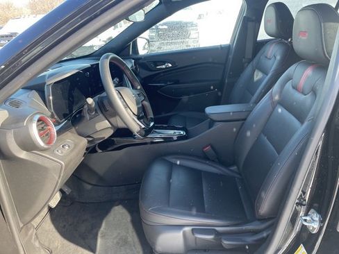 Used 2025 Chevrolet Trax RS image 8
