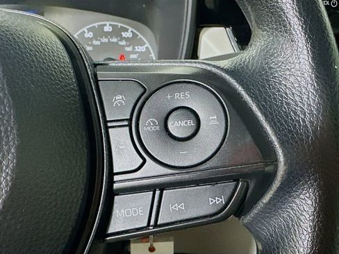 Used 2024 Toyota Corolla Cross L image 23