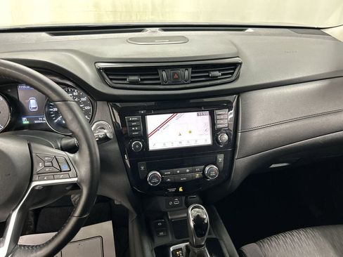 Used 2020 Nissan Rogue SV w/ Sun & Sound Touring Package image 19