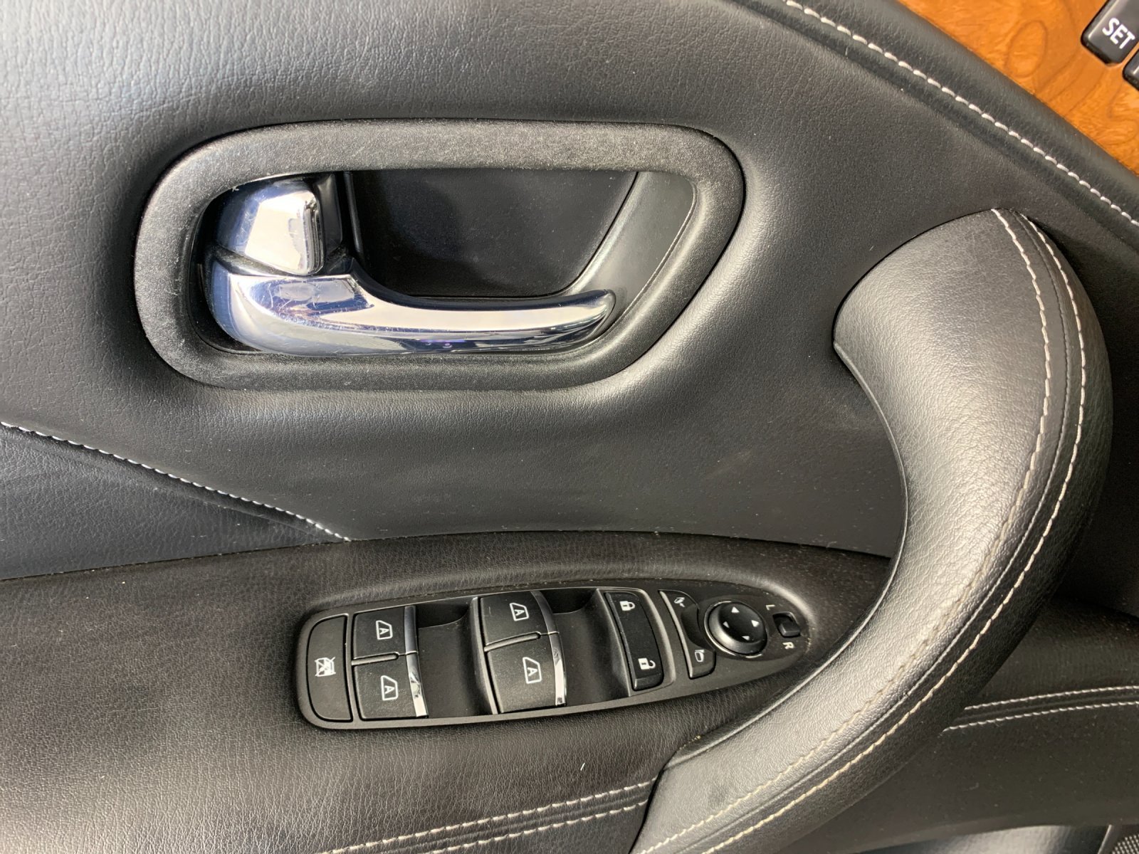 Used 2019 INFINITI QX80 Luxe w/ All-Season Package RWD image 14