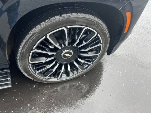 Used 2025 Chevrolet Tahoe High Country image 38