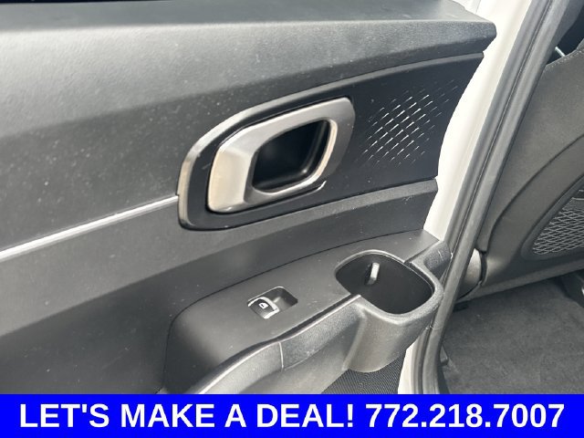 Used 2023 Kia Sorento LX FWD image 10