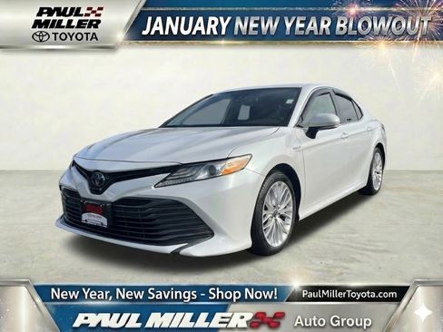 Used 2020 Toyota Camry XLE image 1