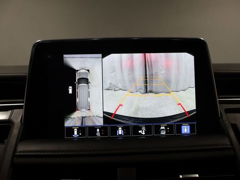 Used 2022 Chevrolet Suburban Z71 w/ Z71 Off-Road Package image 31