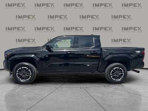 Used 2025 Toyota Tacoma TRD Sport AWD/4WD image 2