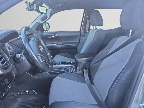 Used 2022 Toyota Tacoma TRD Off-Road image 10