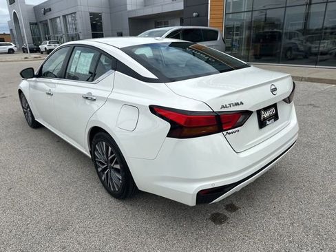 Used 2025 Nissan Altima 2.5 SV FWD image 8