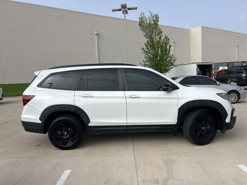 Used 2022 Honda Pilot TrailSport image 2
