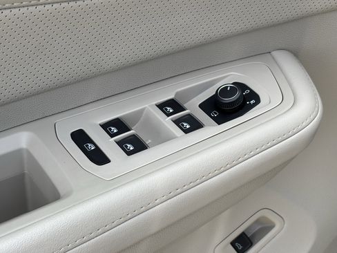 Used 2025 Volkswagen Atlas SEL Premium R-Line image 15