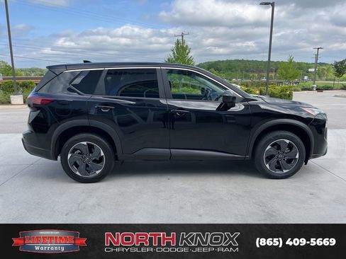Used 2025 Nissan Rogue SV FWD image 19
