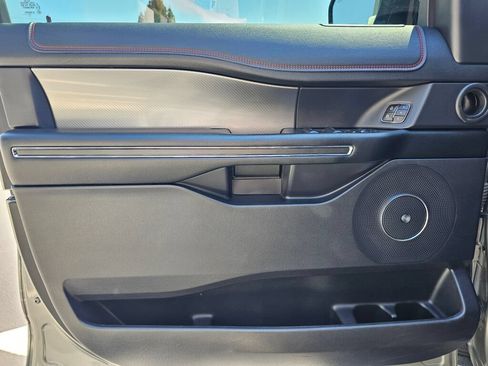 Used 2019 Ford Expedition Limited w/ Equipment Group 303A AWD/4WD image 19