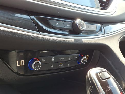 Used 2021 Buick Enclave Essence AWD/4WD image 14
