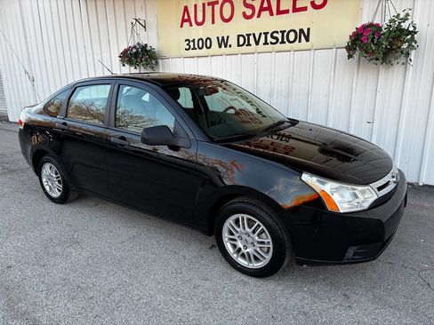 Used 2010 Ford Focus SE image 3