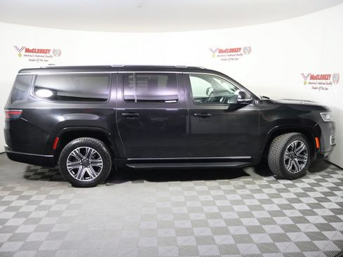 Used 2023 Jeep Wagoneer L Series II AWD/4WD image 3