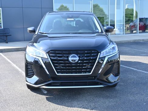 New 2025 Nissan Kicks Play S image 3