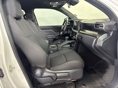 Used 2025 Toyota 4Runner SR5 AWD/4WD image 4