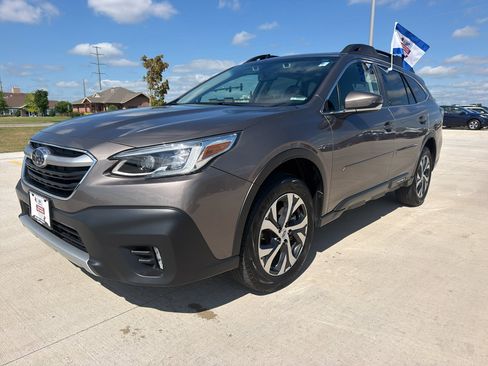 Used 2022 Subaru Outback Limited AWD/4WD image 2