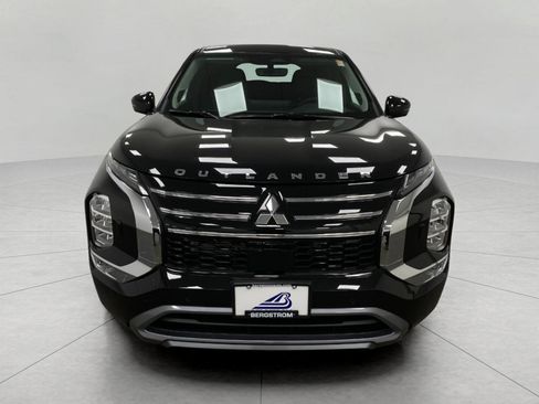 New 2026 Mitsubishi Outlander SE image 10