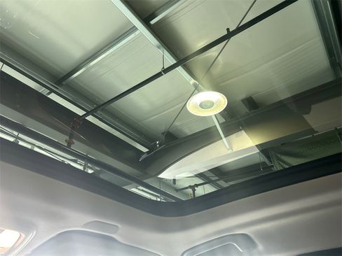 Certified 2023 Volvo XC60 B5 Ultimate w/ Climate Package image 24