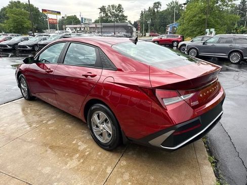 Used 2024 Hyundai Elantra SE FWD image 14