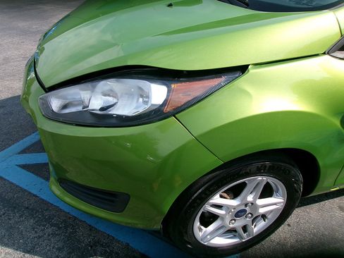 Used 2019 Ford Fiesta SE FWD image 3