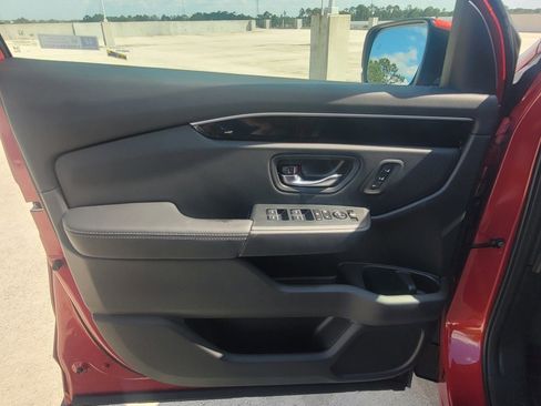 Certified 2025 Honda Pilot Touring image 17