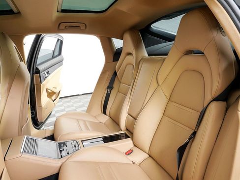 Certified 2018 Porsche Panamera 4S image 23