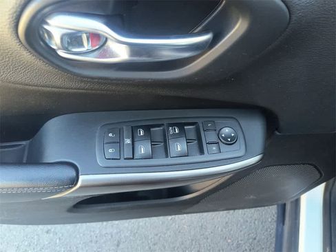 Used 2019 Jeep Cherokee Latitude w/ Popular Appearance Group image 13