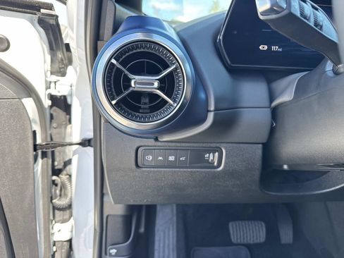 Used 2025 Chevrolet Equinox EV LT w/ Convenience Package image 31