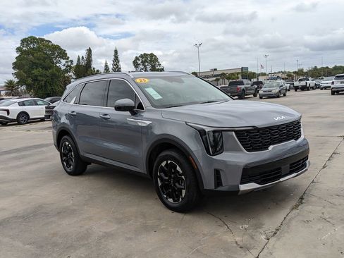 Certified 2025 Kia Sorento S AWD/4WD image 2