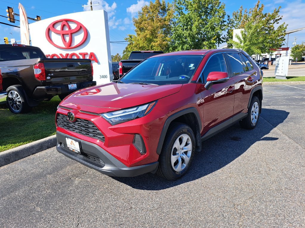 Used 2024 Toyota RAV4 LE AWD/4WD image 2