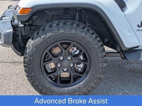 New 2025 Jeep Gladiator Sport image 12