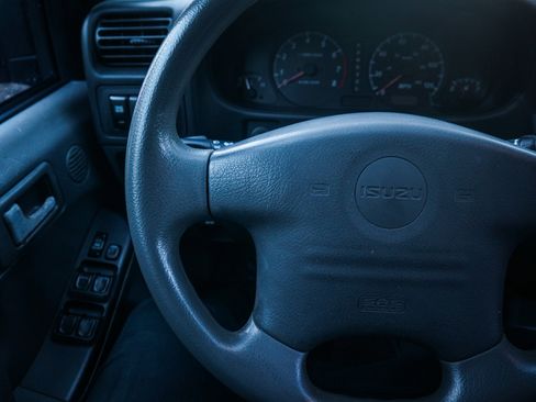 Used 2002 Isuzu Rodeo LS image 19